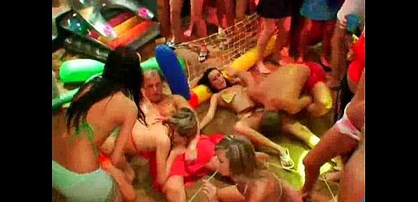  Girls are fucking in a hot orgy